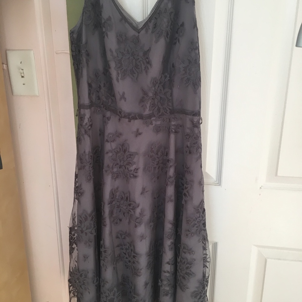 Tahari - Picture 2 of 7